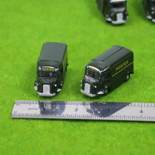 2pcs Metal Model Delivery Trucks 1:100 Scale - Image 3