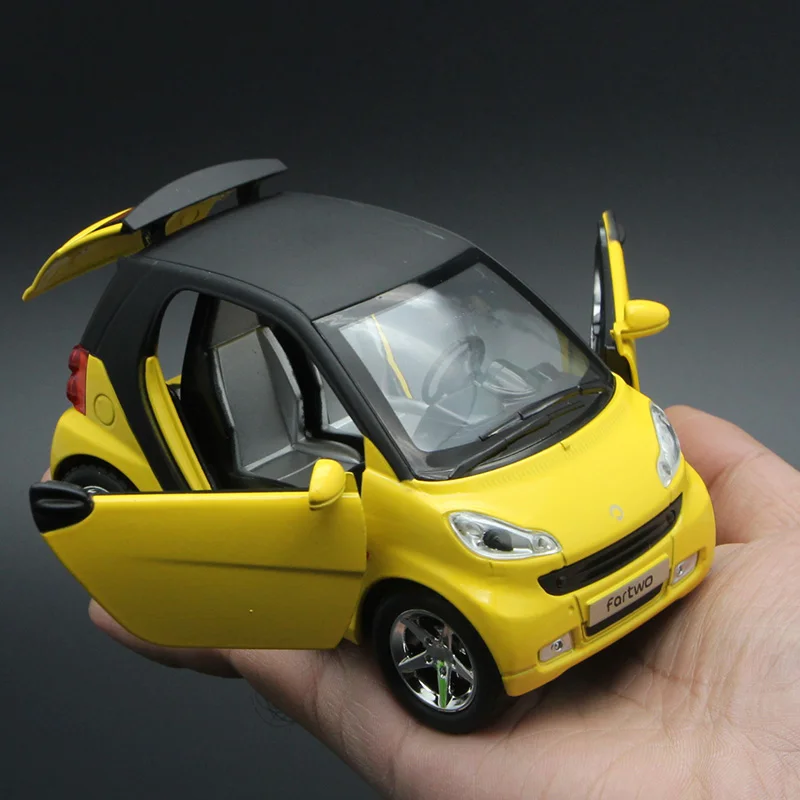 1:32 Mercedes Benz Alloy Diecast Model Car 5 1:32 Mercedes Benz Alloy Diecast Model Car - Image 5