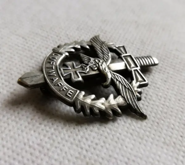 WW2 German Luftwaffe Pin Badge - Image 2