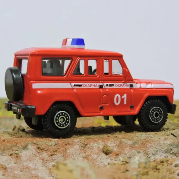 Welly 1:64 Scale Diecast Jeep Fire Truck - Image 3