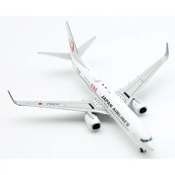 Japan Airlines Boeing 737-800 Diecast Model 1:400 - Image 4
