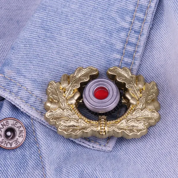 Retro German Luftwaffe General Visor Cap Badge - Image 3