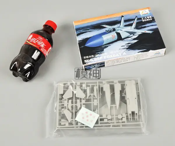 144 Scale Soviet MIG-25 Fighter Model Kit - Image 2