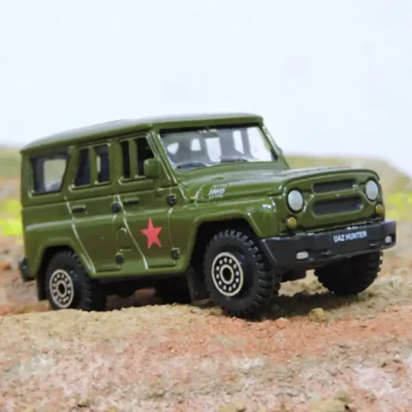 Welly 1:64 Scale Diecast Jeep Fire Truck - Image 4