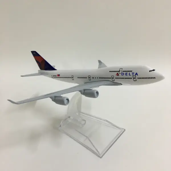 Delta Air Lines Boeing 747 Diecast Model 1:400 - Image 4