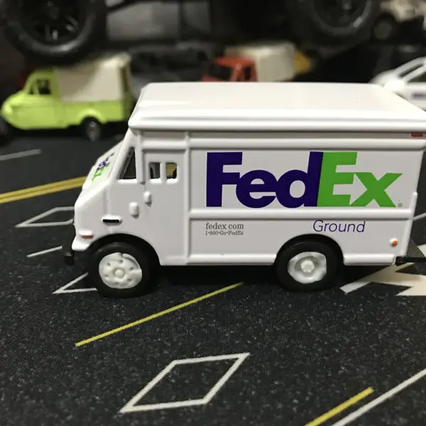 Diecast Alloy FedEx Car Model Replica - Image 7