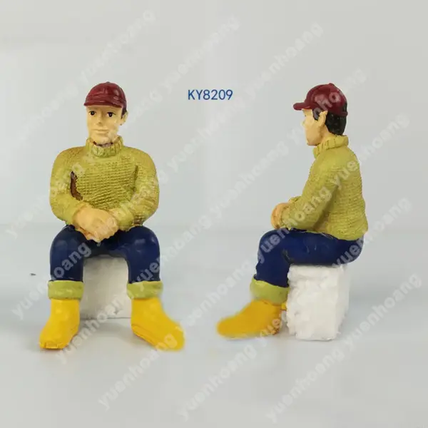 1:25 Scale RC Model Captain Sailor Doll - Image 5