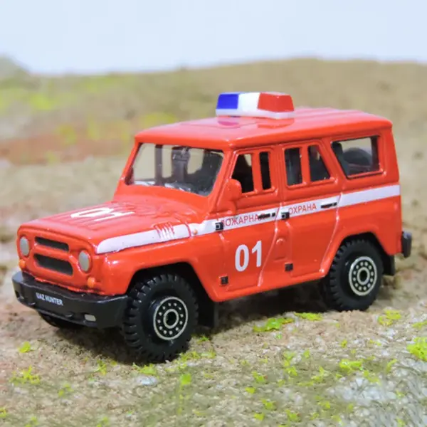Welly 1:64 Scale Diecast Jeep Fire Truck - Image 2