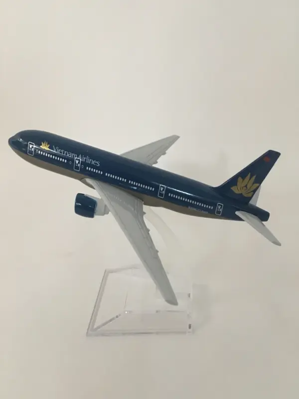 Airbus A380 Boeing 747 Diecast Model 1:400 - Image 12