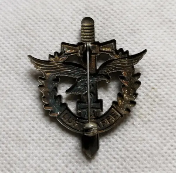 WW2 German Luftwaffe Pin Badge - Image 3