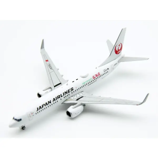 Japan Airlines Boeing 737-800 Diecast Model 1:400 - Image 5