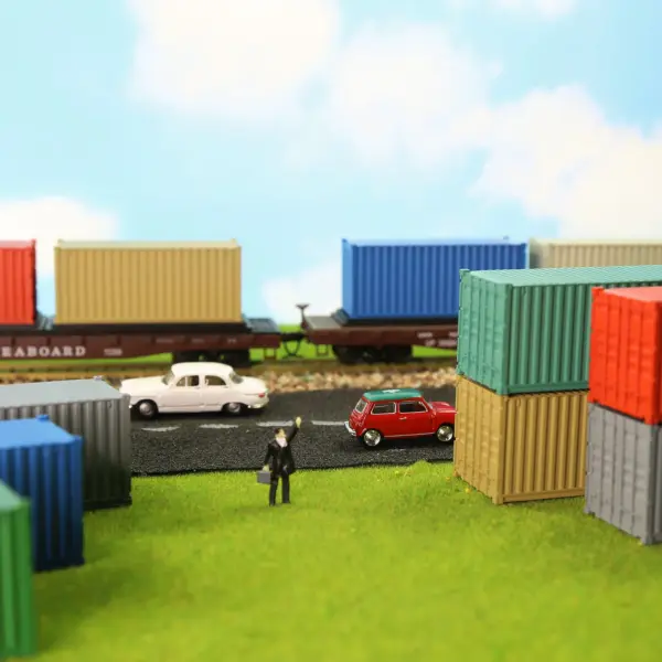 8pcs HO Scale 1:87 Colorful Shipping Containers - Image 2