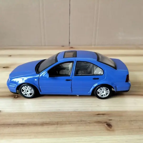 Flawed 1:18 Scale 2004 Old Bora Car Model - Image 3