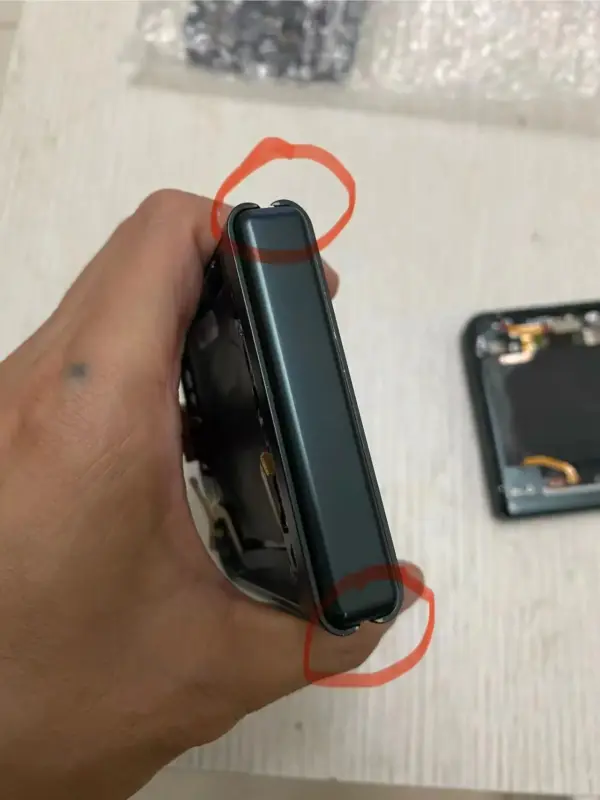 Motorola Razr 40 XT2323 LCD Touch Screen Assembly - Image 6