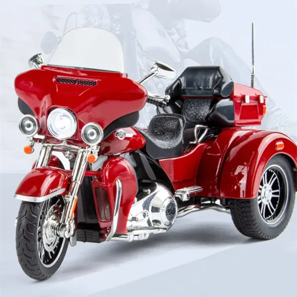 1:9 CVO Tri Glide Alloy Scale Motorcycle Model - Image 3