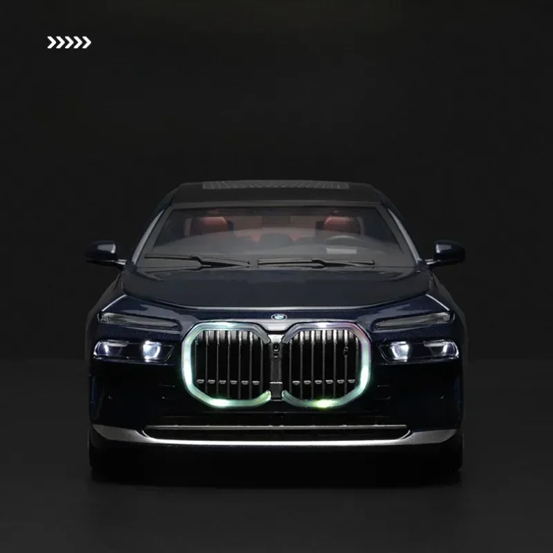 BMW I7 G70 1:24 Diecast Model Car Collection 4 BMW I7 G70 1:24 Diecast Model Car Collection - Image 4