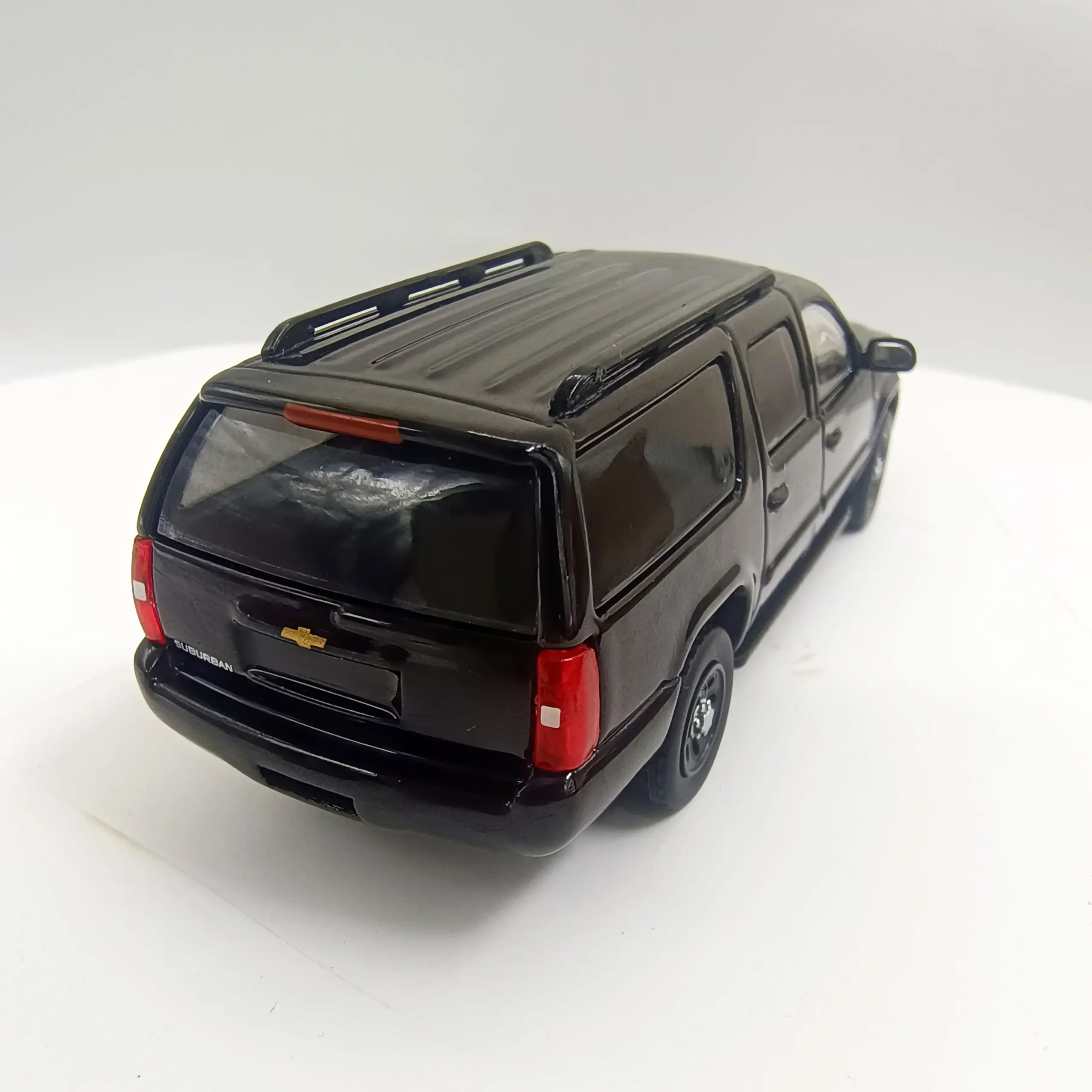 Diecast 1:64 Scale 2014 Suburban Model 5 Diecast 1:64 Scale 2014 Suburban Model - Image 5