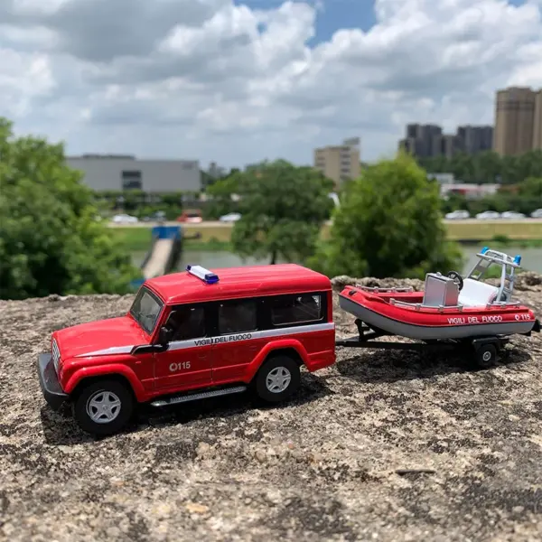 1:43 Scale Coast Guard Fire Vehicle Model - Image 5