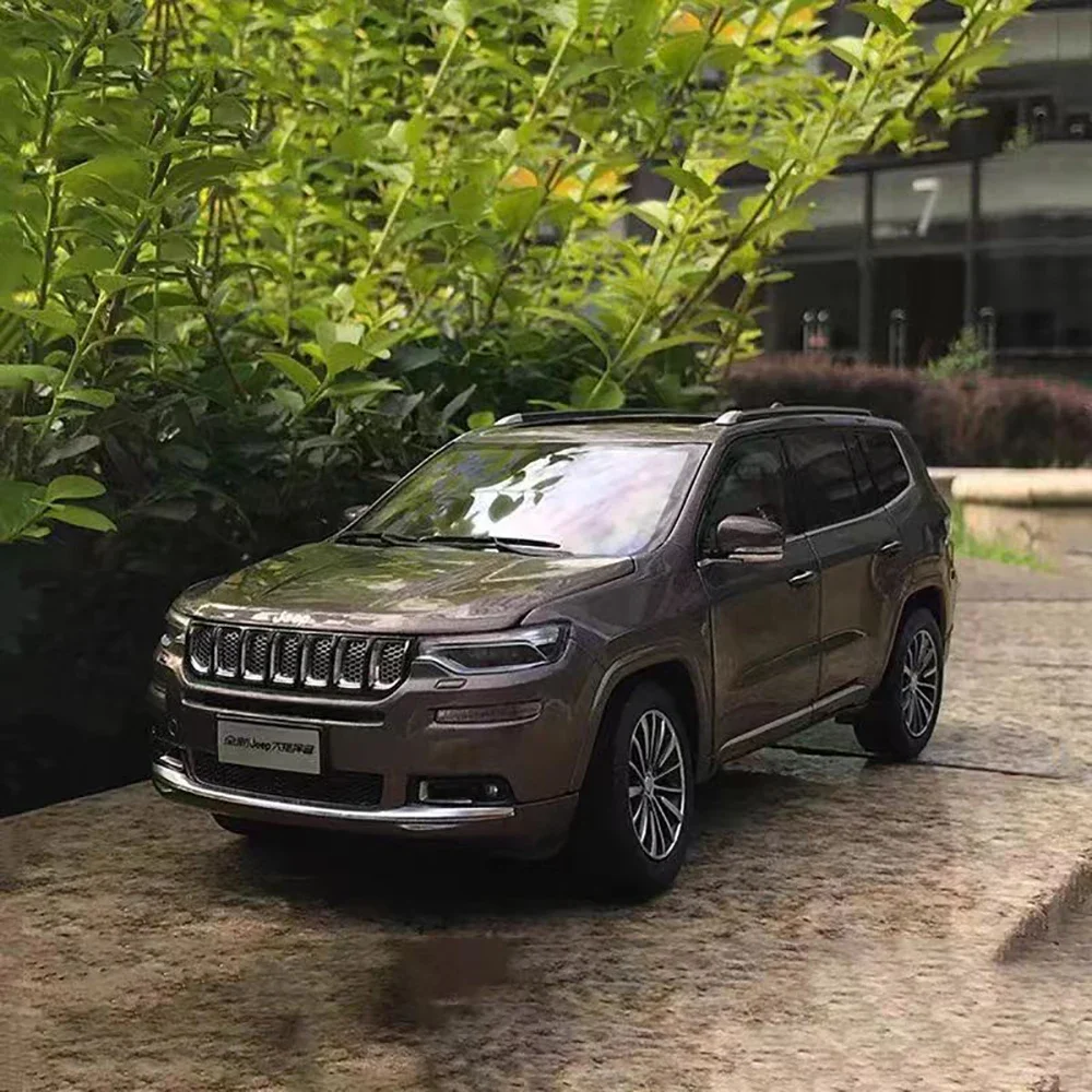 1:18 Scale Jeep Commander Alloy Model Car 8 1:18 Scale Jeep Commander Alloy Model Car - Image 8