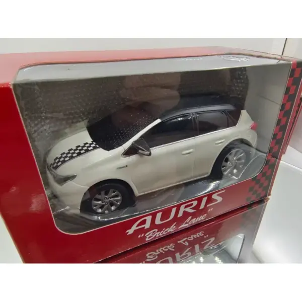 AURIS 1/30 Scale Plastic Car Model - Image 4