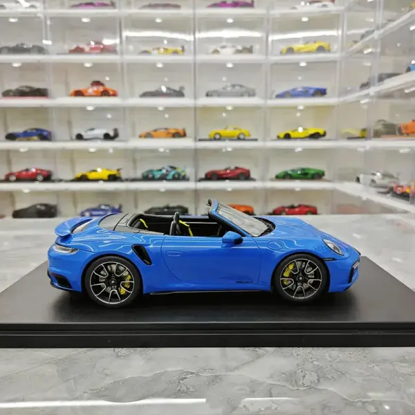 1:18 Scale Porsche 911 992 Turbo S Model - Image 4