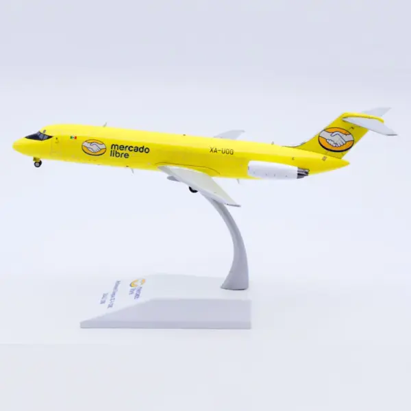 Limited Edition DC-9 Model Aircraft 1:200 Scale - Image 2