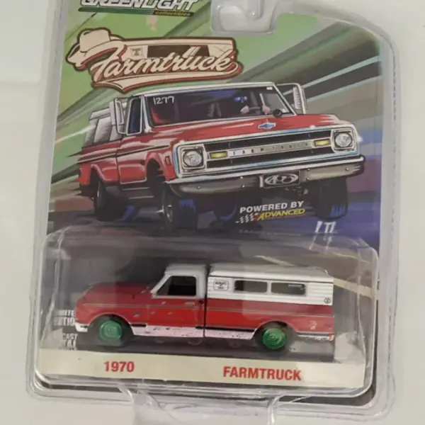 1:64 Scale Classic Red Farmtruck Model - Image 5