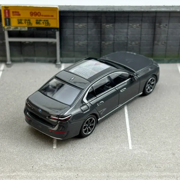 Mini GT 1:64 BMW i7 Diecast Model Car - Image 5