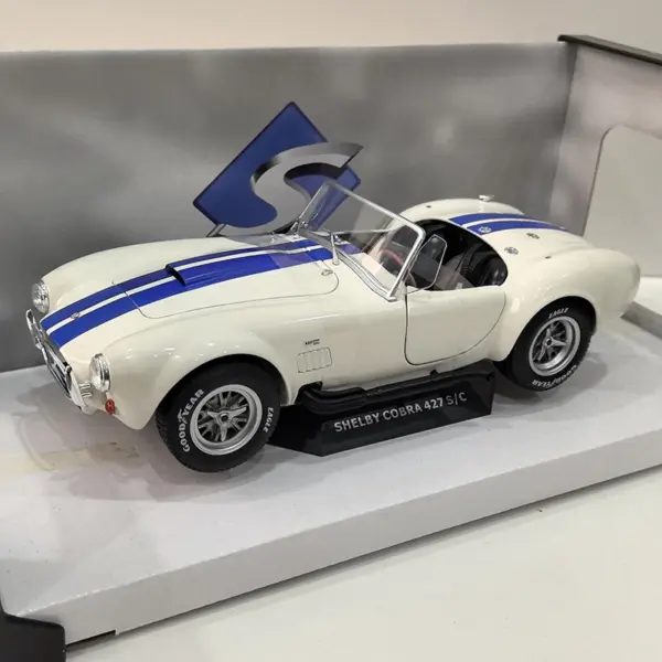 1:18 Shelby AC Cobra 427 MKII Diecast Model - Image 9