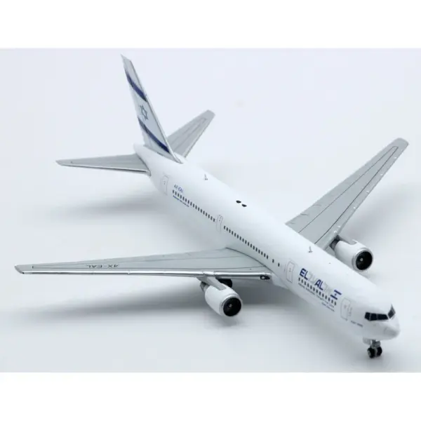 XX4170 Collectible Boeing B767-300ER Model Aircraft - Image 4