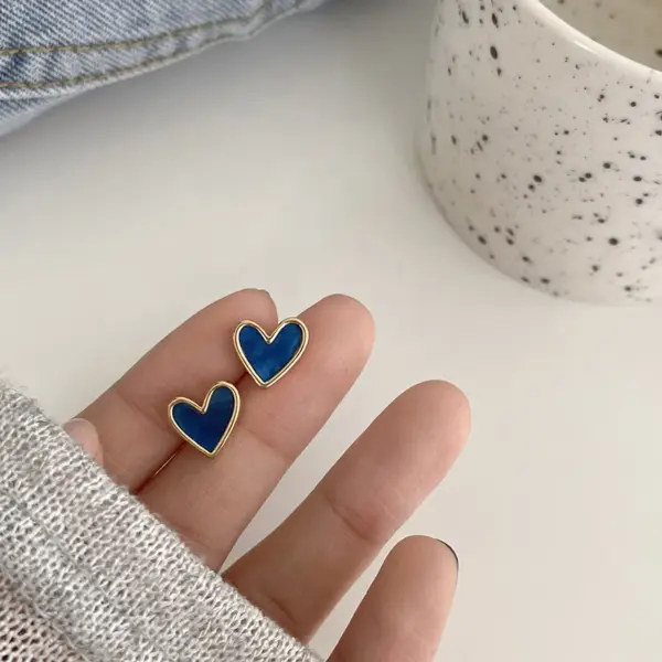 Red Heart Acrylic Stud Earrings - Image 12