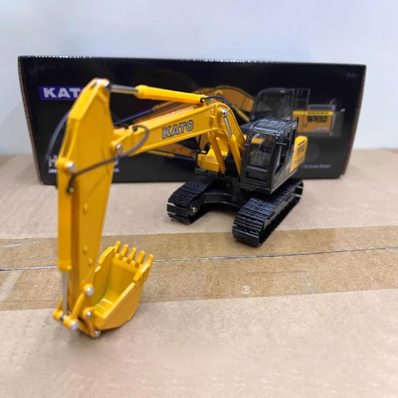 KATO 1:50 HD820-7 Diecast Excavator Model 5 KATO 1:50 HD820-7 Diecast Excavator Model - Image 5