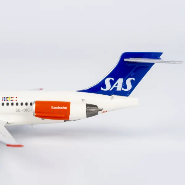 Limited Edition Scandinavian Airlines MD-87 Model Aircraft - Image 6
