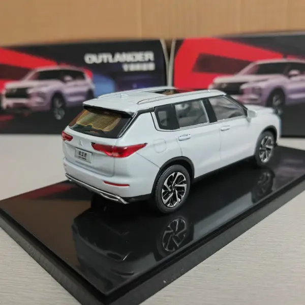 1/43 Mitsubishi Outlander Metal Diecast Model - Image 3