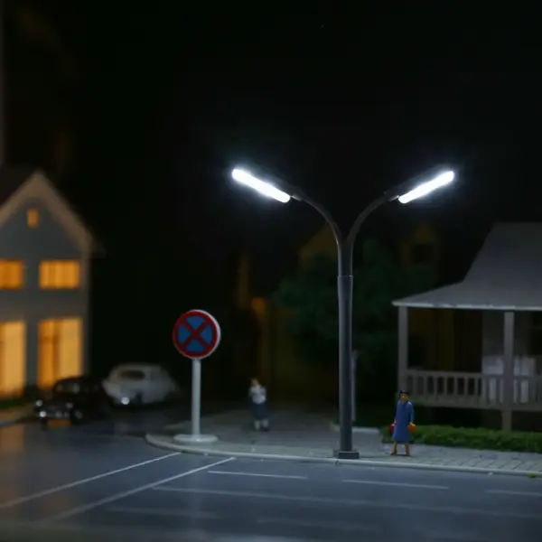 5pcs Bright White LED Street Lights TT Scale - Image 4
