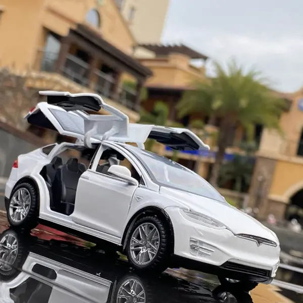 1:32 Alloy Model X S SUV Diecast Car - Image 4