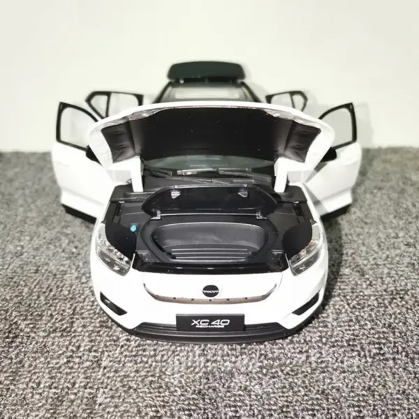 1:18 Scale 2022 XC40 Diecast Car Model - Image 5