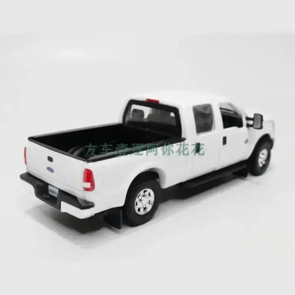 1:64 Scale Ford F-250 Pickup Alloy Model - Image 3