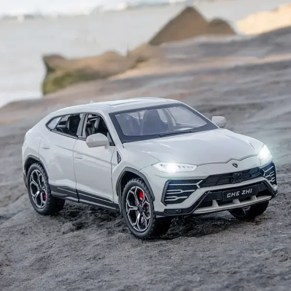 1:24 URUS Diecast Model Car with Sound and Light - Image 6