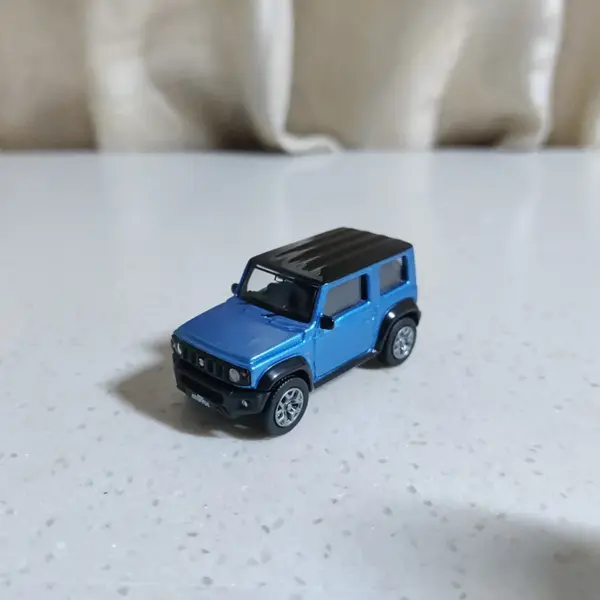 1:64 Diecast Suzuki Jimny Car Model - Image 2