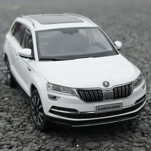 Skoda Karoq Diecast Model Car 1:18 Scale - Image 4