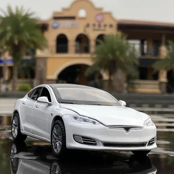 1:32 Alloy Model X S SUV Diecast Car - Image 11