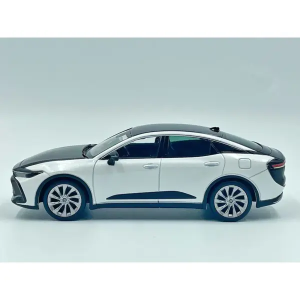 Diecast Alloy 1:30 Crossover Crown Black Car - Image 2