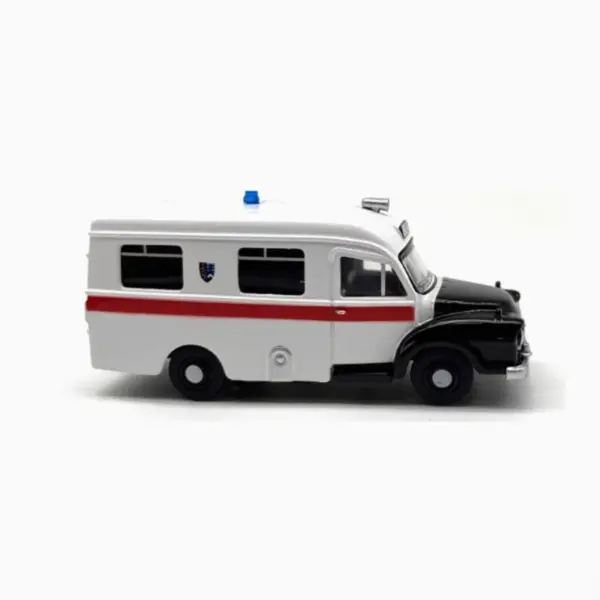 1:76 Scale Birmingham Bedford J1 Ambulance Model - Image 4