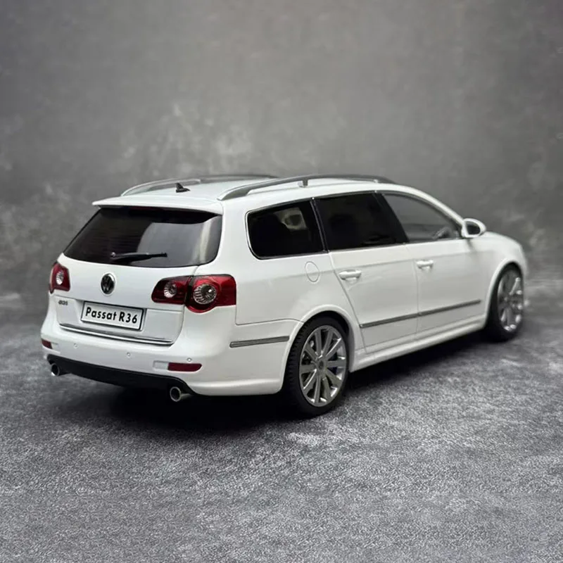 Volkswagen Passat R36 1:18 Alloy Model Car 2 Volkswagen Passat R36 1:18 Alloy Model Car - Image 2