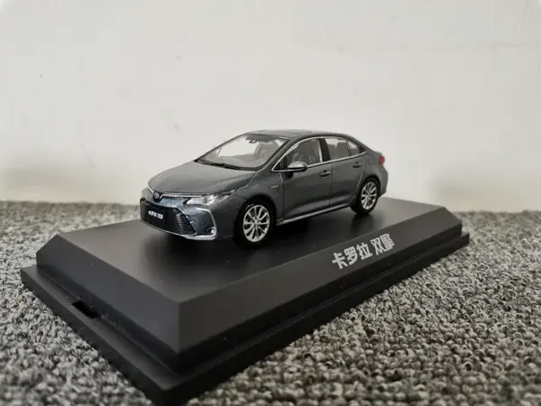 1:43 Scale Diecast Alloy Car Model Collectible - Image 7