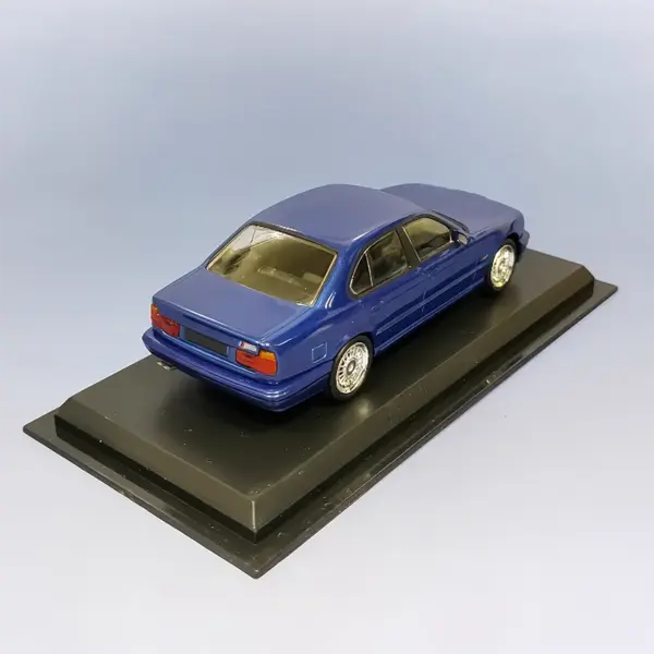 1/43 Scale M5 Classic Retro Sports Car Model - Image 2
