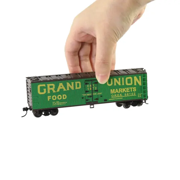 Evemodel HO Scale 40ft Reefer Train Car - Image 6