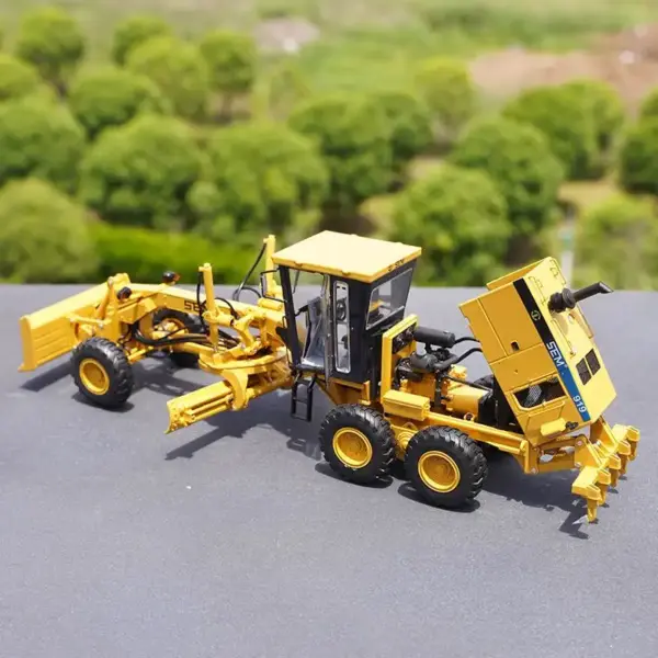 1:35 Scale SEM919 Grader Diecast Model Truck - Image 3