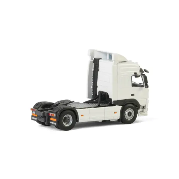 1:50 Scale FM4 Globetrotter Truck Model - Image 3